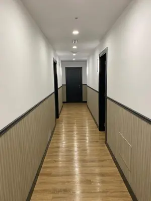 an empty hallway with a door and wooden floors at Pensión Casa Cancela in Palas de Rei