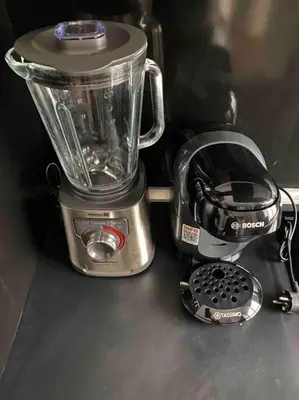 a blender sitting on top of a counter at O Cerrulo Apartamento céntrico Pontedeume in Puentedeume