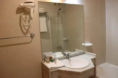 a bathroom with a sink and a shower and a mirror at Apartamento San Bartolo in Barreiros
