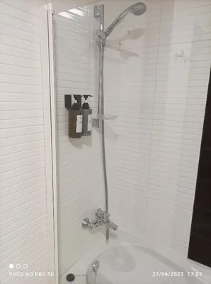 a bathroom with a shower and a sink at Apartamento Piscina 2G by Urraca Suites Viveiro in Viveiro