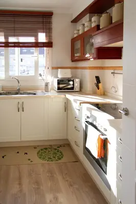 a kitchen with white cabinets and a sink at Bonito y luminoso apartamento en Rosalía de Castro in Santiago de Compostela