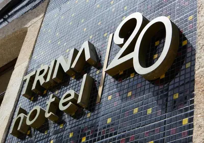 a sign on the side of a building at Hotel Trina 20 in Palas de Rei