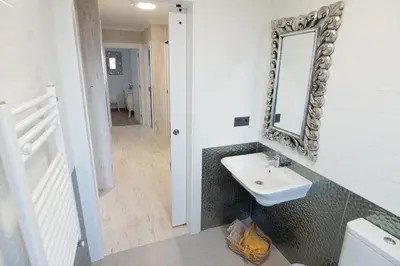 a bathroom with a sink and a mirror at Arzúa Centro Vivienda de uso turístico in Arzúa