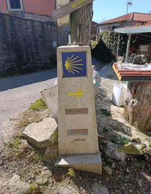a sign on the side of a street at CASA A CALLE in O Pino