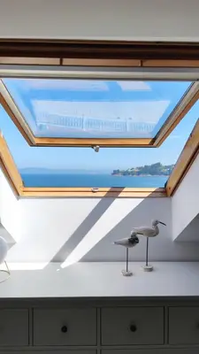 a window in a room with two birds on a counter at Suite Playa in Miño