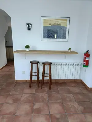 a counter with two stools in a room at Albergue Miraiso in Arzúa