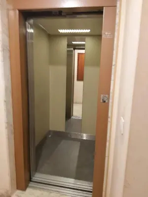 a mirror in a hallway in a room at Piso Alameda Carballiño in Carballino