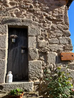 a stone building with a wooden door on it at Casa Aturuxo in Belesar