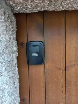 a black door knob on a wooden door at O Recuncho de Tibias in Pereiro de Aguiar