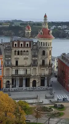 an old building with a tower on top of it at Preciosa casa en Ribadeo in Ribadeo