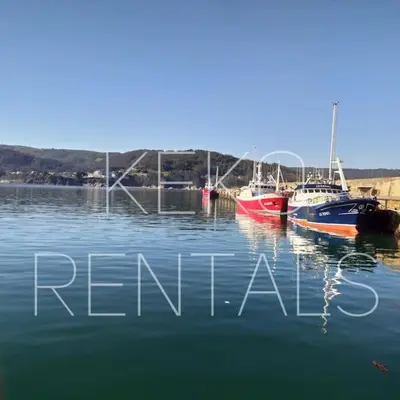 a group of boats docked in a body of water at La casa de Concha in Viveiro