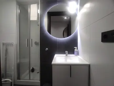 a bathroom with a sink and a mirror at 1A. Estudio para disfrutar y tapear en Ourense in Ourense