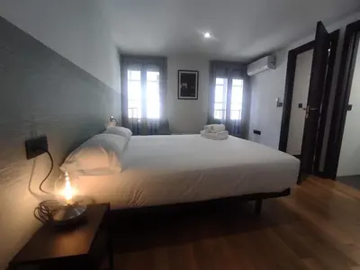 a bedroom with a large white bed and two windows at 3. Amplio y muy luminoso para disfrutar de Ourense in Ourense