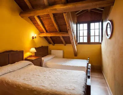 a bedroom with two beds and a window at Casa de Aldea Carboneiro in Naraval