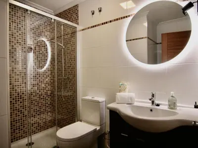 a bathroom with a toilet and a sink and a mirror at 1E.Tranquilo y soleado en la Plaza de las Mercedes in Ourense