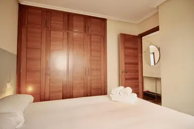 a bedroom with a bed with two towels on it at 1F.Céntrico y tranquilo en la ciudad de las Burgas in Ourense