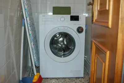 a washer and dryer in a small room at Casa Fernando in Burela de Cabo