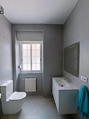 a white bathroom with a sink and a toilet at LA CASA DEL RÍO - A 13 kilómetros de Santiago in Sigüeiro