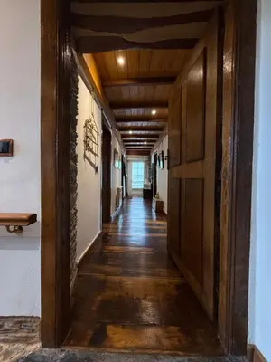 an open hallway with wooden floors and a wooden door at Agradable casa de aldea en un entorno natural in Layosa