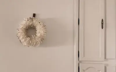 a wreath hanging on a wall next to a door at Casa Prada en Sanabria in Sotillo de Sanabria