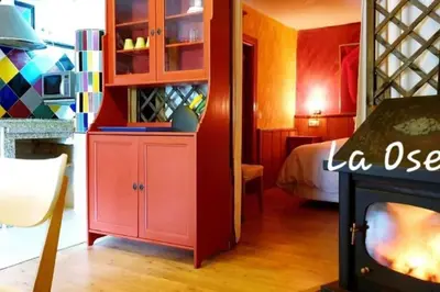 a room with a red cabinet and a room with a bed at zentralclub La Osera visionando la naturaleza in Santiago del Hermo
