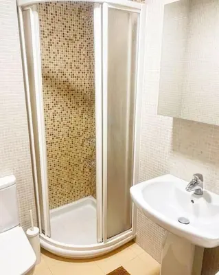 a bathroom with a shower and a sink at Lula Apartamento in Betanzos