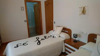 a bedroom with a bed with the words see peace on it at Hostal 