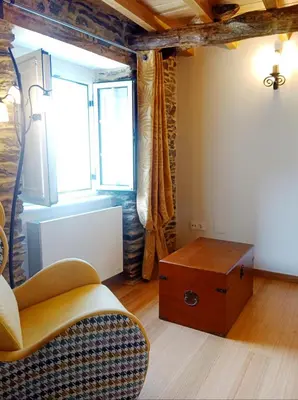 a living room with a couch and a table at Casa Lolita 1 in Viveiro