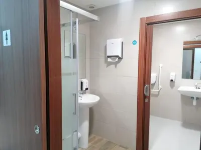 a bathroom with a sink and a toilet at Albergue El Templarin in Ponferrada
