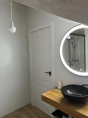 a bathroom with a black sink and a mirror at Casa El Santanderino in El Espino