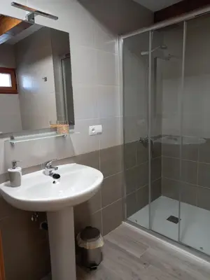a bathroom with a sink and a shower at Hotel Rural Virgen del Carmen in Molinaseca
