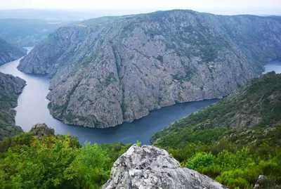 a view of a river between two mountains at FOGAR CAÑÓN DO SIL - En la Ribeira Sacra in Nogueira de Ramuin