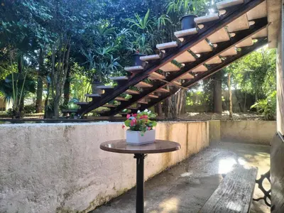 two park benches with a table in a park at Oasis Ponte San Lázaro in Santiago de Compostela