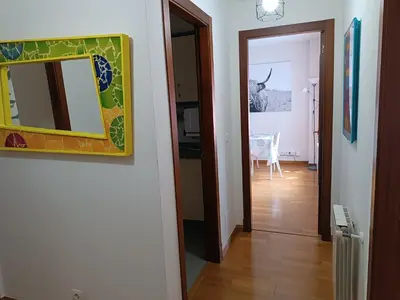 a hallway leading to a living room with a mirror at Recanto Milladoiro in Milladoiro