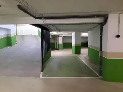 an empty room with green and white walls at Adarve, con parking y vistas a la muralla in Lugo