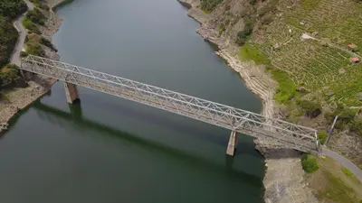 an overhead view of a bridge over a river at COMPLEXO TURISTICO PONTE MOURULLE in Insúa