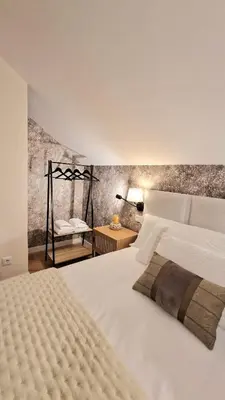 a bedroom with a large white bed and a table at Casa da Americana I in Boqueijón