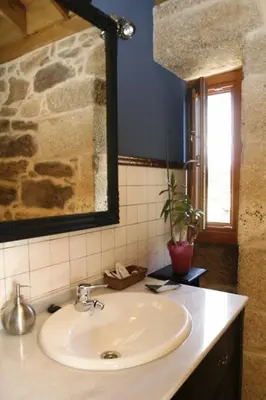 a bathroom with a white sink and a mirror at A Casa da Tulla in Gomesende