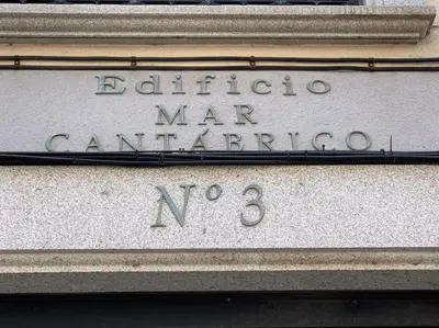 a sign on the side of a building at Apartamento Cantabrico vistas a la Ría deRibadeo in Ribadeo