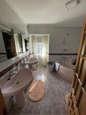 a bathroom with two sinks and a bath tub and a bath tub at A Casa da Torre Peruscallo in Belante