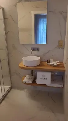 a bathroom with a sink and a mirror at Hostal HCELENIS in Caldas de Reis