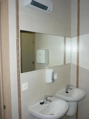 a bathroom with two sinks and a mirror at Pensión-Albergue Puente Ribeira in Sarria