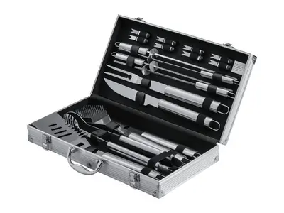 a tool box with a bunch of knives in it at A Xanela, Casa dos Mestres in Trasmiras