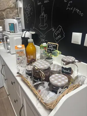 a kitchen counter with a basket of food on it at A Xanela, Casa dos Mestres in Trasmiras