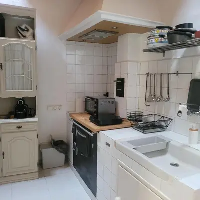 a small kitchen with a sink and a microwave at El Abuelo Angel in Ribadavia