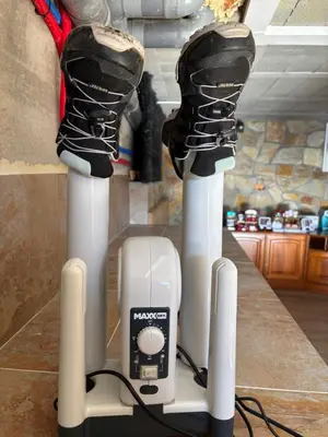 a pair of shoes on poles with an appliance at 27A01 Casa Uría Cam Santiago by R2R Consulting in Berducedo