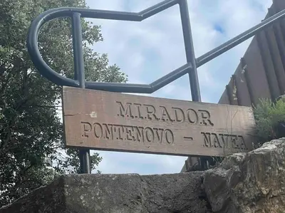 a wooden sign that reads marauder pontoniaemeteryemeteryemetery istg at Casa da Baltasara in Trives