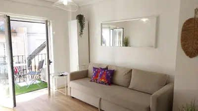 a living room with a couch and a mirror at casa Chloe in Ourense