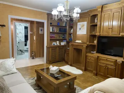 a living room with a couch and a tv at Army Deluxe in Astorga