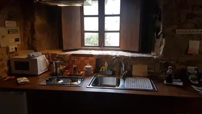 a kitchen counter with a sink and a microwave at Casas Quo Vadis -Azul in Lugo